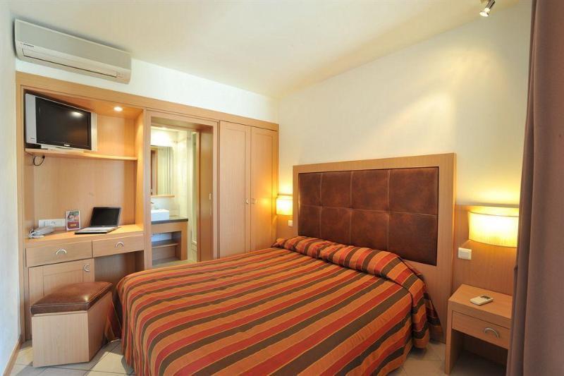 Ibis Budget Cannes מוגין מראה חיצוני תמונה