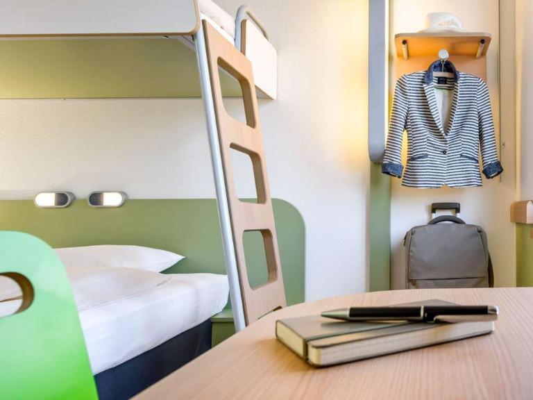 Ibis Budget Cannes מוגין מראה חיצוני תמונה