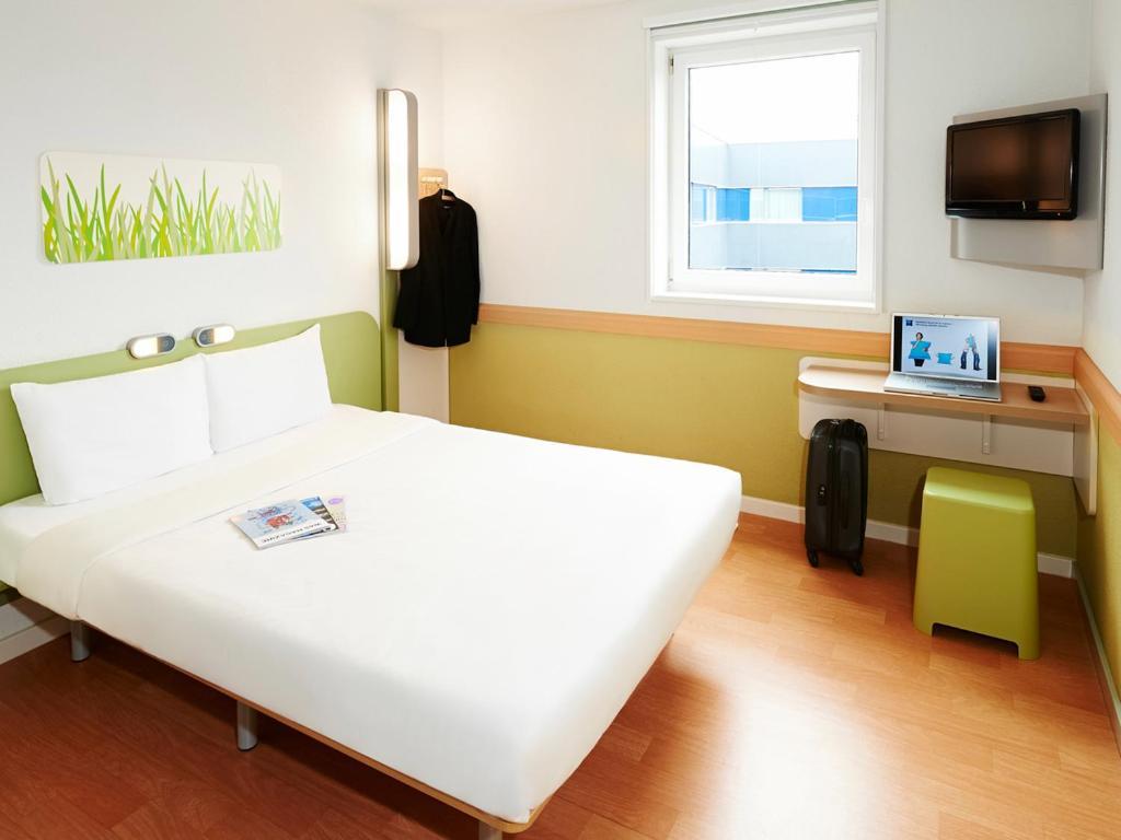 Ibis Budget Cannes מוגין מראה חיצוני תמונה